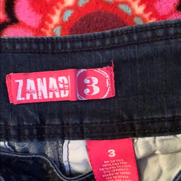 Shorts - Picture 3 of 3